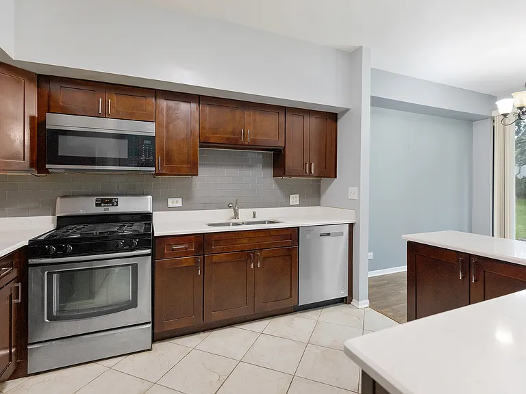 1175 Regency Dr — Photo 5