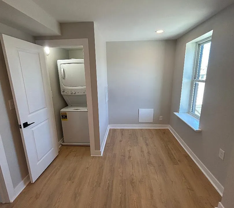 1130 Light St #2