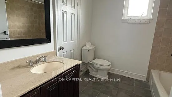 465 Hounslow Ave — Photo 15
