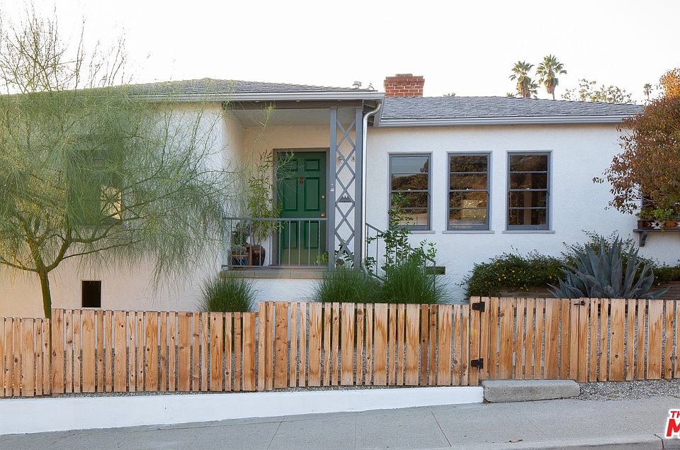 1st image of 803 Cresthaven Dr