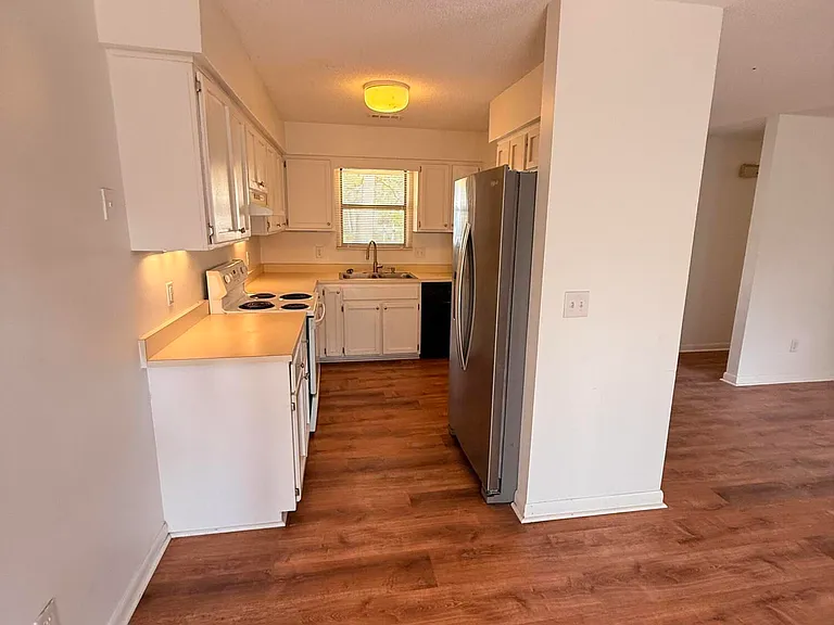 925 Hunting Ridge Rd — Photo 17