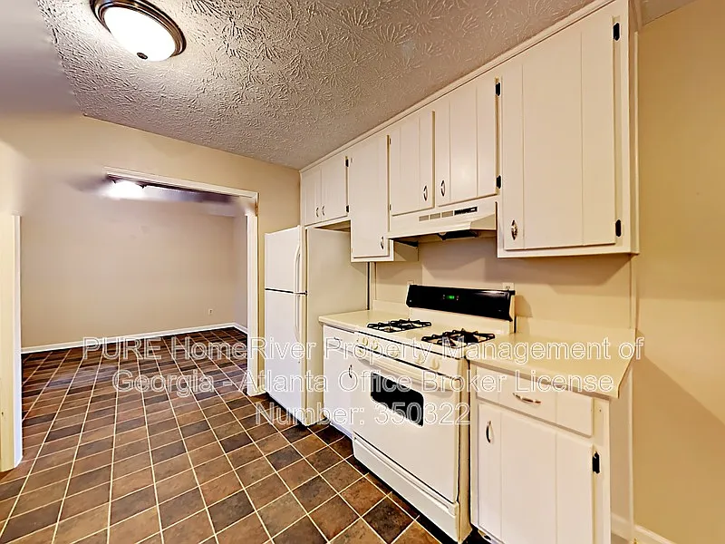 3 bed, 2.0 bath, 1982 sqft, $1,695 — Photo 4