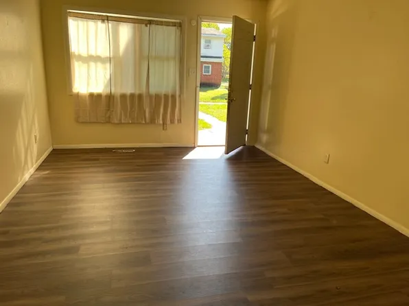 244 Palmer Dr APT D, Waterloo, IA 50702