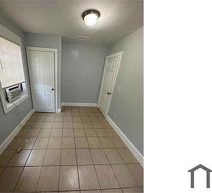 3rd image of 2540 Moncrief Rd