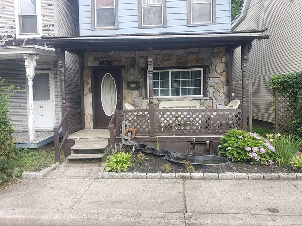 17 Liberty St, Schuylkill Haven, PA 17972