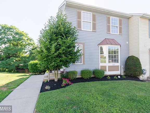 2nd image of 521 S Hills Ct
