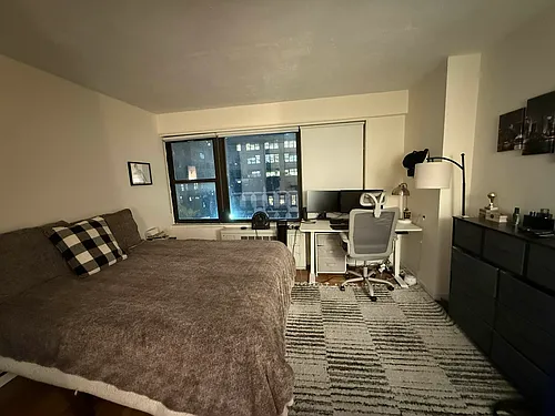 279 E 44th St #7O Photo 1