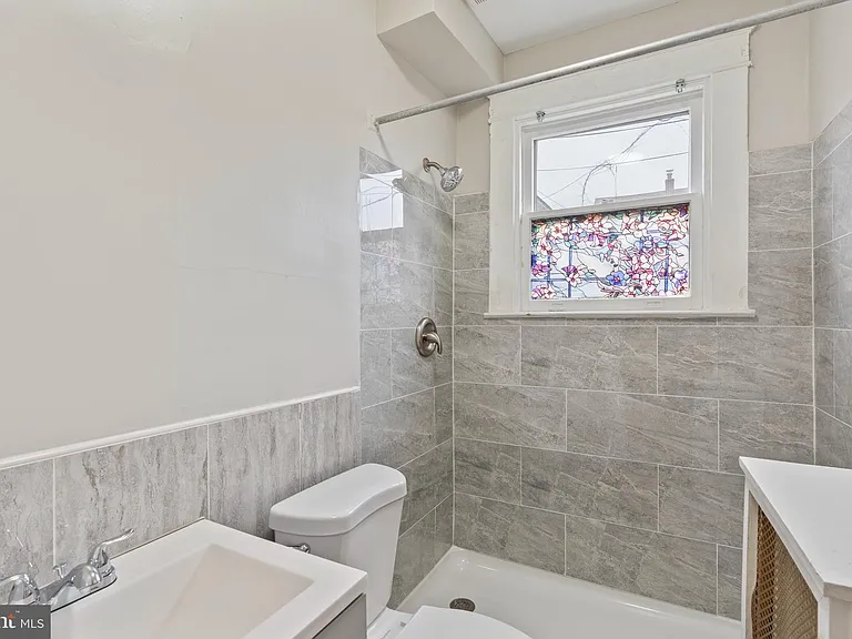 639 Plymouth Rd — Photo 14