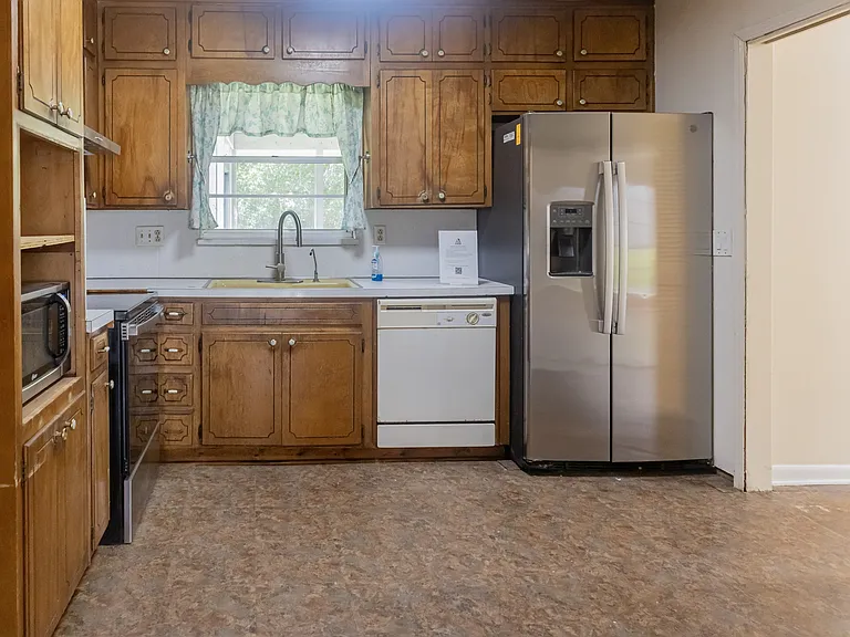 5039 Winchester Dr S — Photo 3