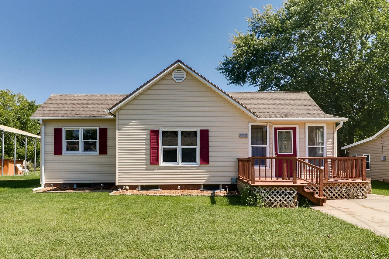 818 Cedar St photo 1