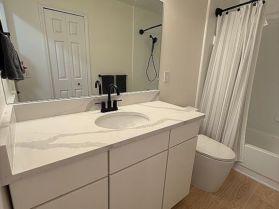 2 Bathroom 