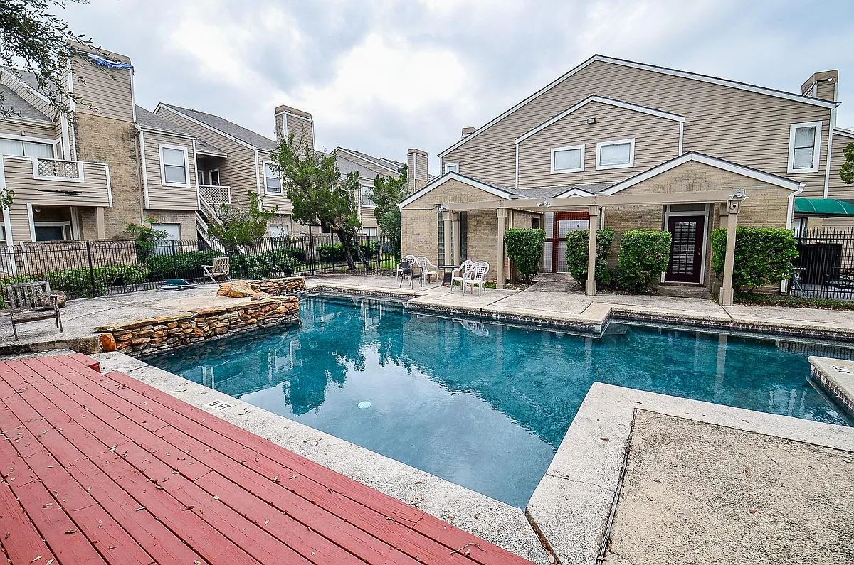 Building Photo - 2710 Grants Lake Blvd #I4
