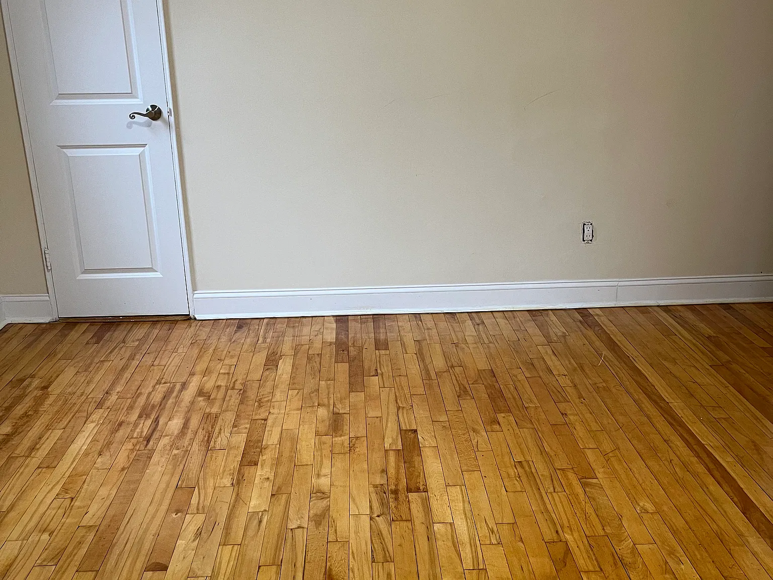 2 bed, 900 sqft, $2,800 — Photo 4