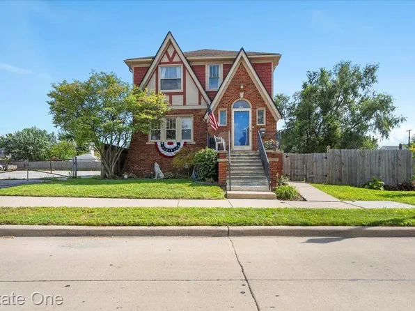 153 Saint Johns St, Wyandotte, MI 48192