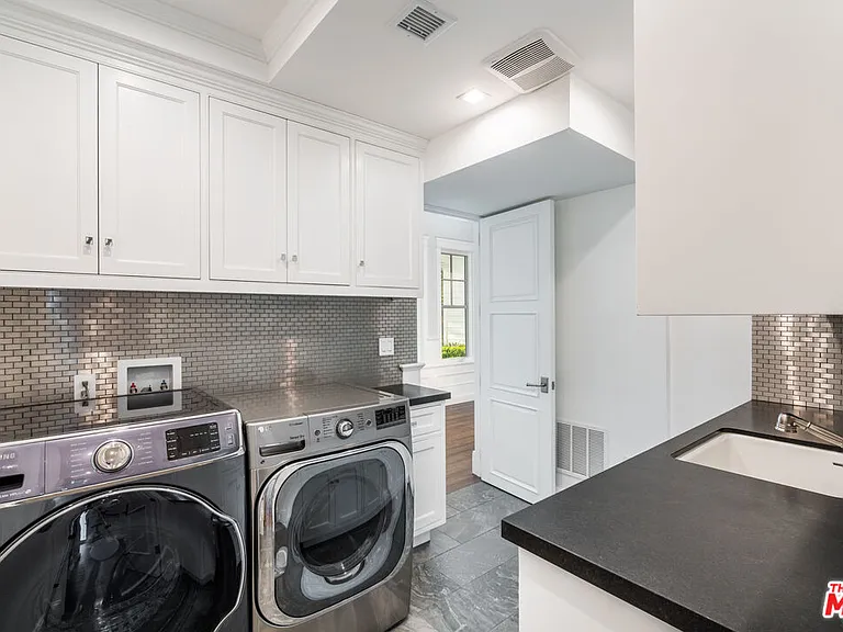 4800 Zelzah Ave — Photo 27