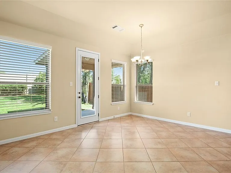112 W Adelanta Pl — Photo 10