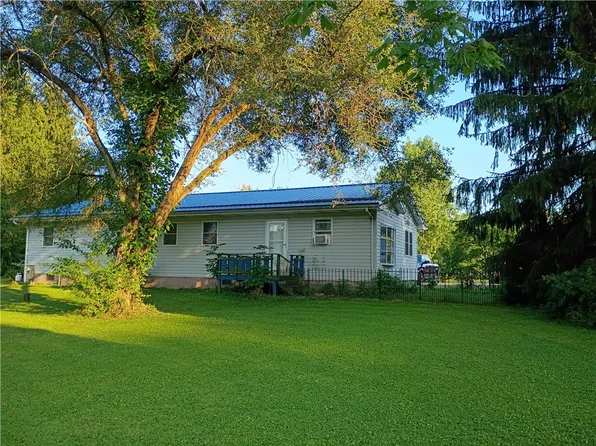 415 Browns Hill Rd, Valencia, PA 16059