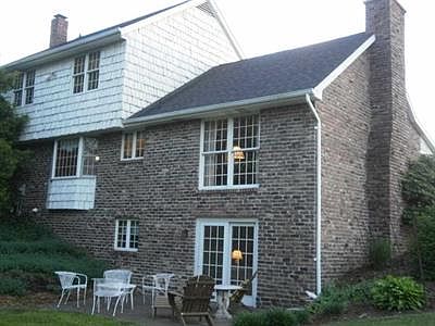 2nd image of 944 S Crestwood Dr
