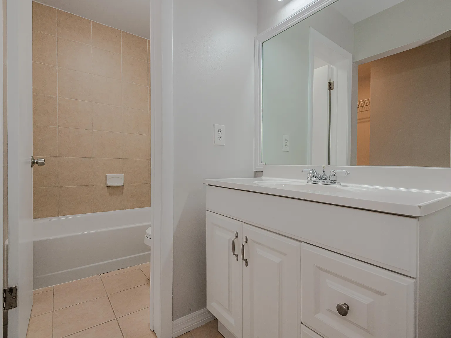 2 bed, 2.0 bath, 1295 sqft, $1,650 — Photo 2