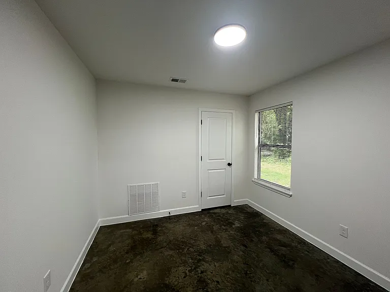 91 E Biscayne Rd — Photo 4
