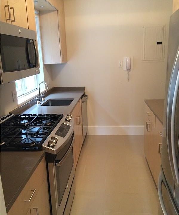 2nd image of 60 W 57th St APT 7D