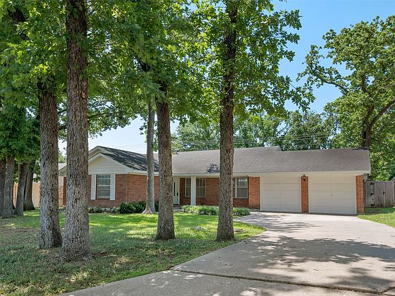 2nd image of 2202 Foxcroft Cir