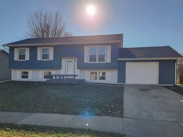 1835 Tam O Shanter Dr, Bettendorf, IA 52722