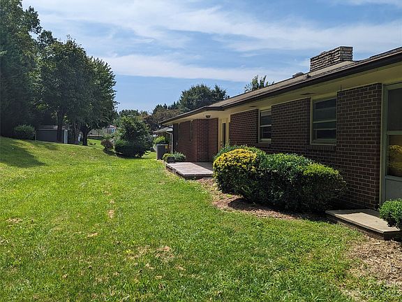 4th image of 2345 Lakeside Terrace Cir SE