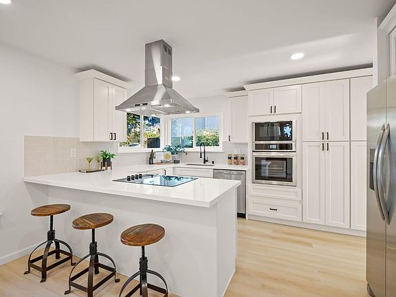 3rd image of 480 Raymond Drive