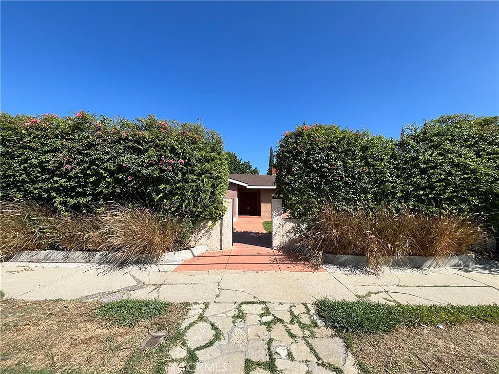 3 bed, 1834 sqft, $4,495 — Photo 2
