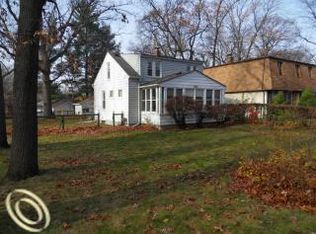 24071 Manistee Ave, Oak Park, MI 48237