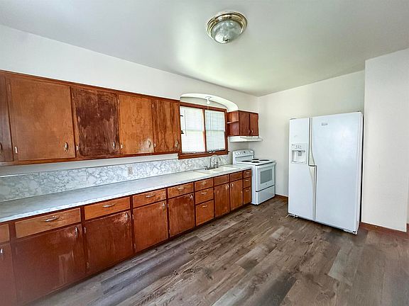 5th image of 406 E Main St