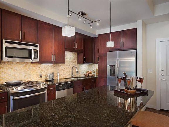 LARGE KITCHEN ISLANDS