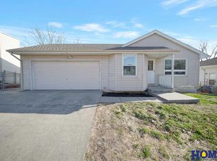 611 Bridger Rd, Lincoln, NE 68521