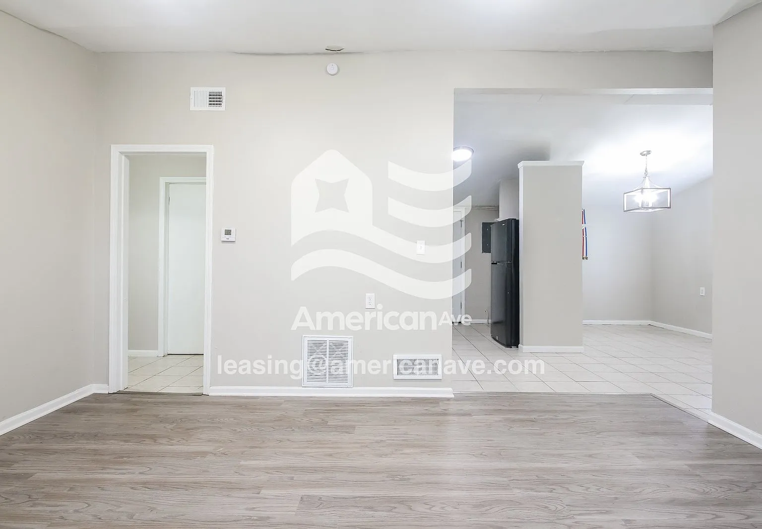 3 bed, 1.0 bath, 888 sqft, $1,247 — Photo 3