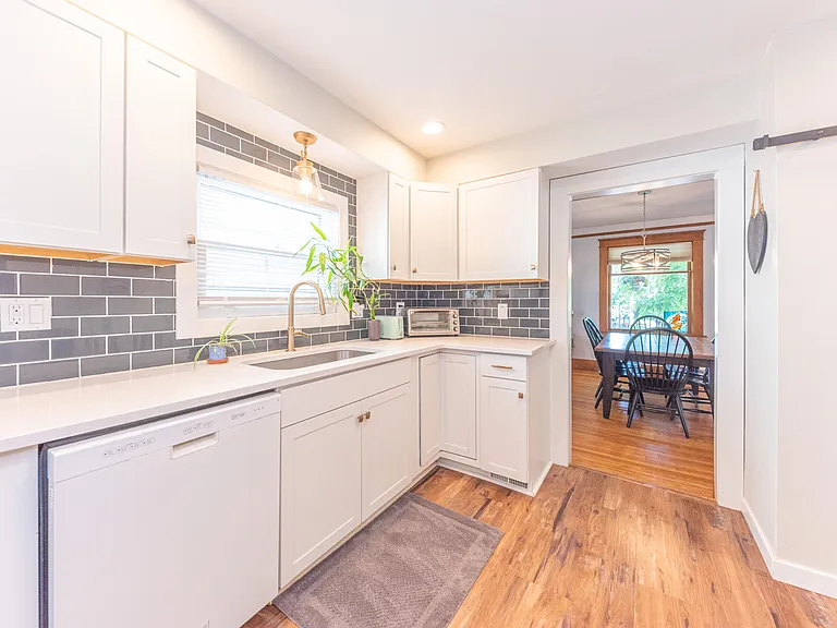 1123 W Huron St — Photo 9