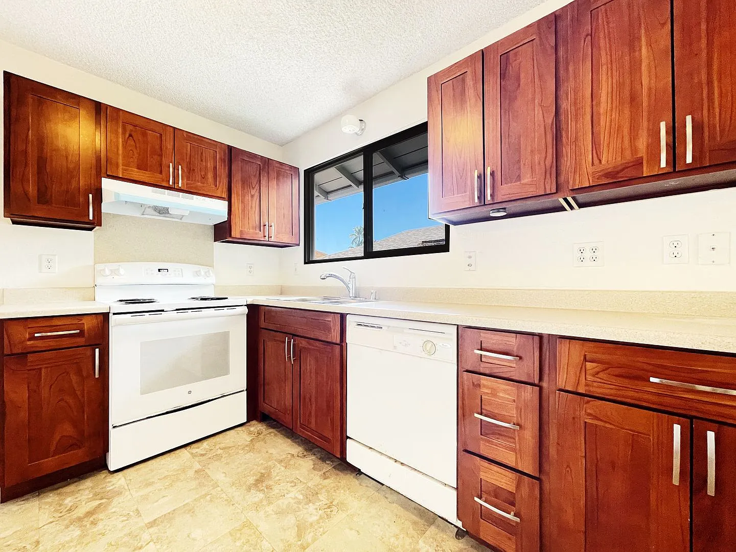 Pet Friendly Home with A/C on Quiet Kailua Cul-de-sac — Photo 2
