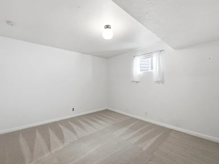2480 Eastbourne Dr — Photo 23