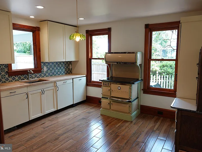 36 Hart Ave — Photo 8