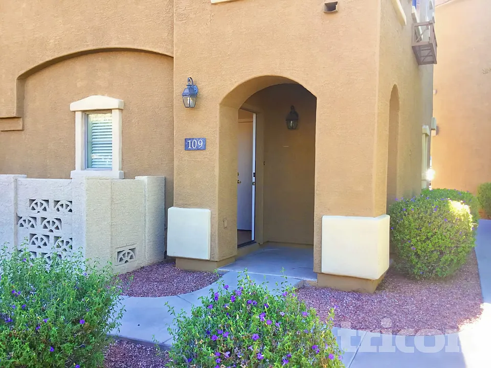 3250 W Greenway Rd #109