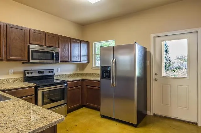 551 Advantage Dr — Photo 4