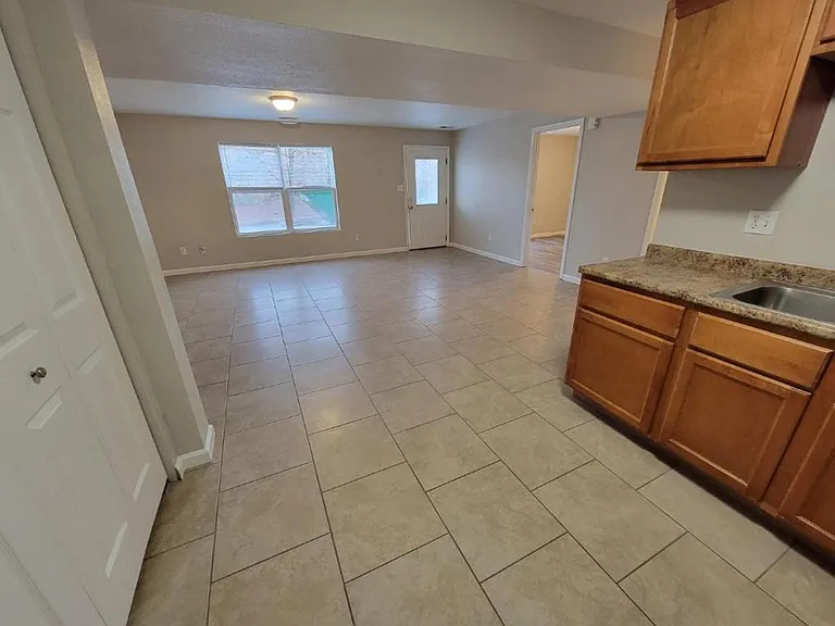 206 Kronos Dr #B — Photo 3
