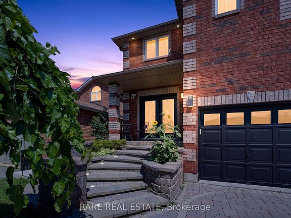 3rd image of 7 Michelle Dr