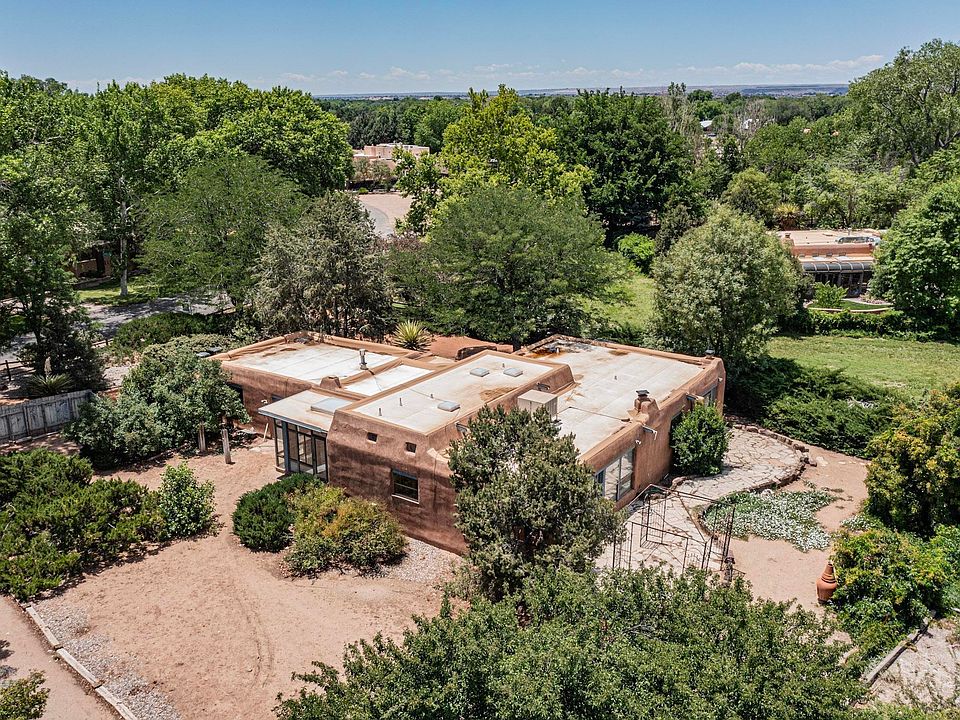 1st image of 909 El Alhambra Cir NW