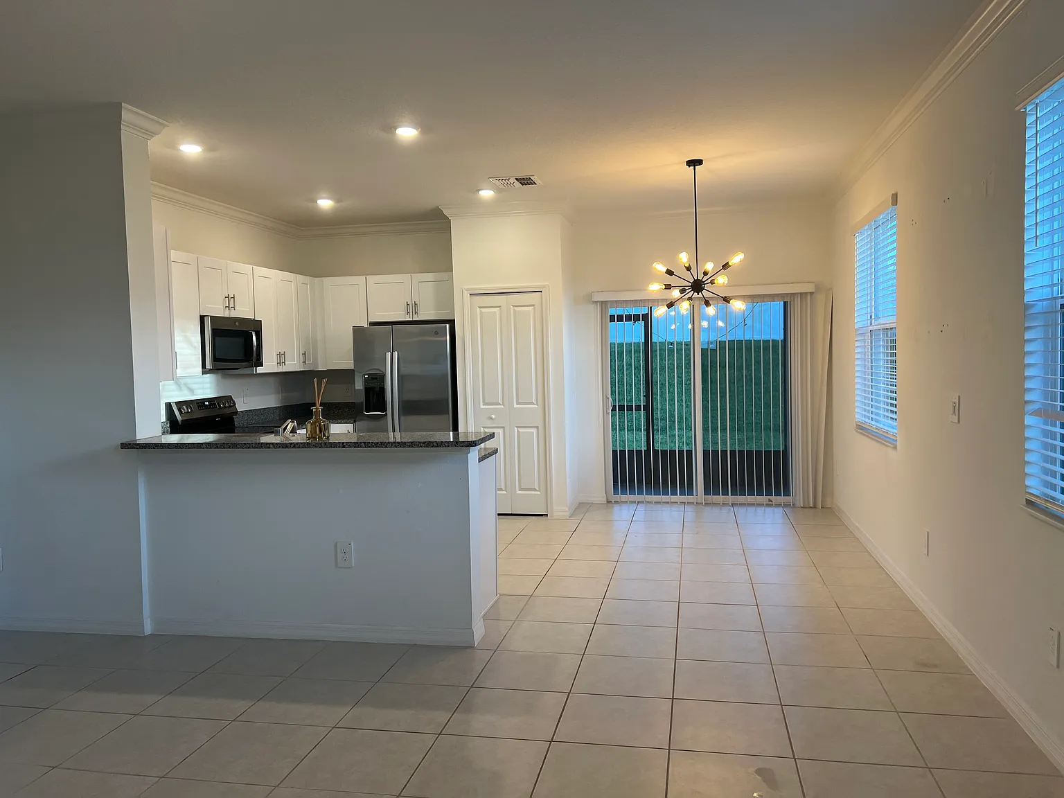 2 bed, 2.5 bath, 1541 sqft, $1,900 — Photo 4