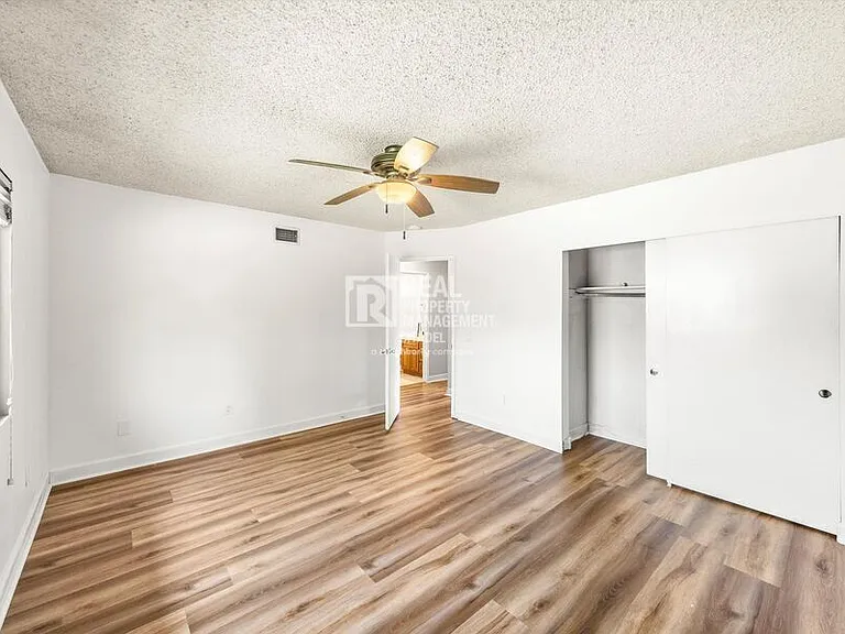 7970 Cambridge Ave — Photo 36