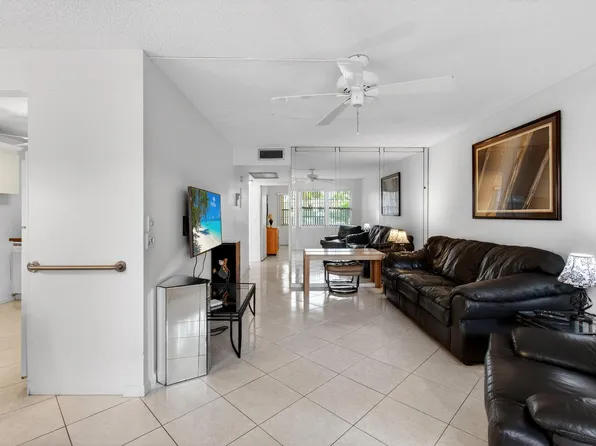 1009 Hythe A, Boca Raton, FL 33434
