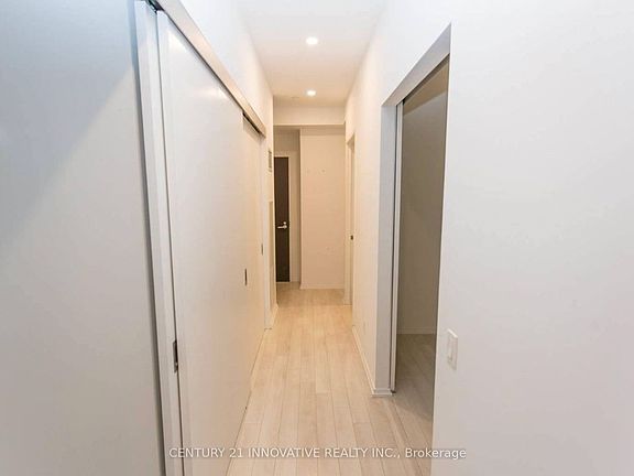4th image of 197 Yonge St #4503