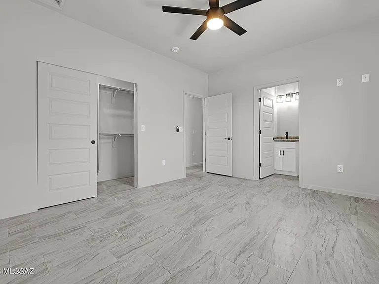 402 W Columbia St — Photo 18