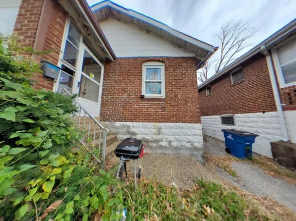 8347 Eton Pl, Saint Louis, MO 63136